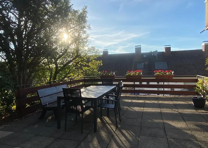 Modernes Mit Grosser Terasse In *